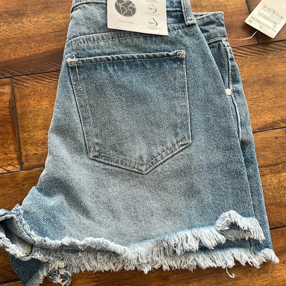 NWT BP Shorts Blue Denim High Rise Distressed Raw Fringe Hem Size 26 Button Fly - Picture 6 of 11